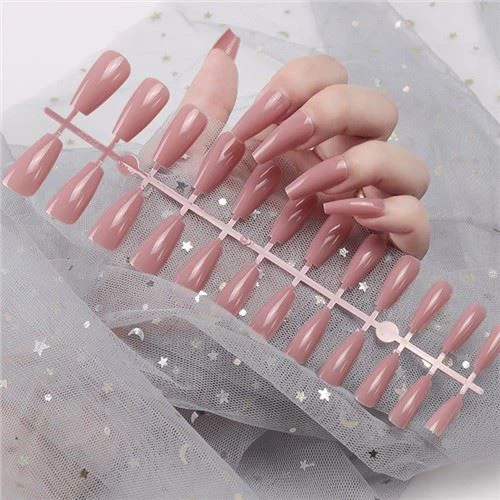 Lesklé falešné nehty střední rakve